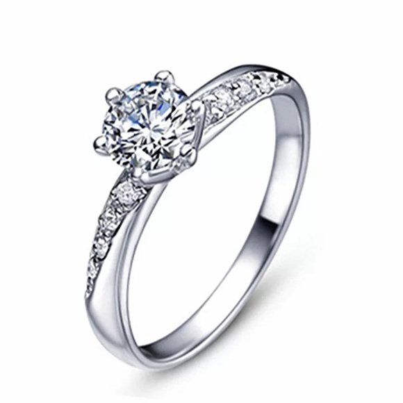 Stunning CZ Sterling Silver Ring - Picture 4 of 8